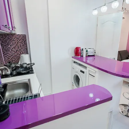 Apartment Ultra White & Lila *