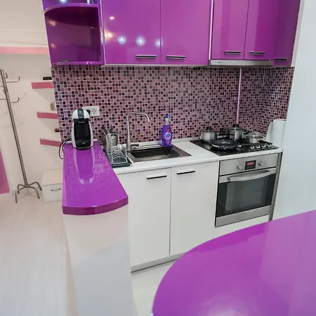 Ultra White & Lila Bukurešť