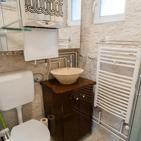 Apartment Ultra White & Lila Bucharest