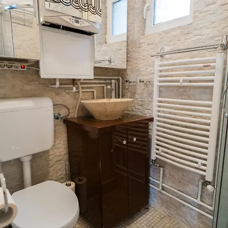 Ultra White & Lila Apartment Bucharest