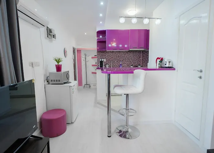 Ultra White & Lila Apartmán Bukurešť