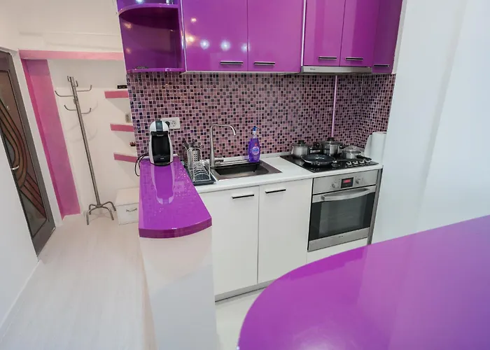 Ultra White & Lila Bukurešť