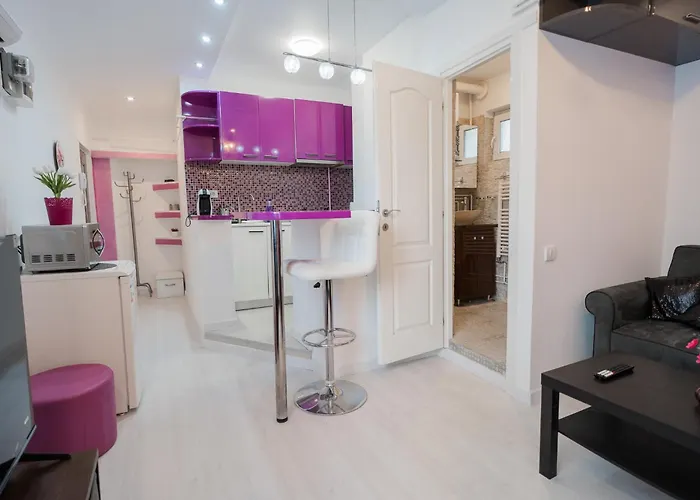 Ultra White & Lila Apartmán